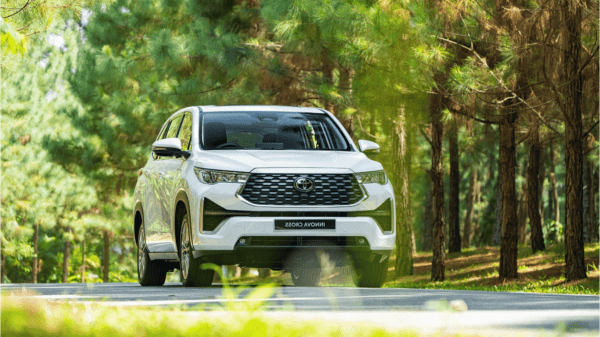 Toyota Innova Cross HEV 2026 — MPV 7 chỗ hybrid