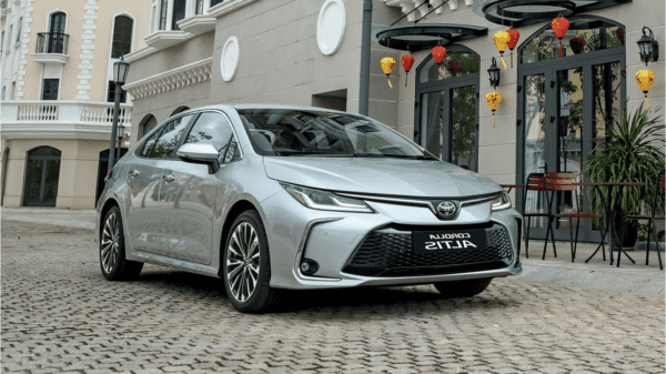 Toyota Corolla Altis 1.8HEV Hybrid 2026 — Sedan hạng C hybrid