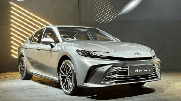 Toyota Camry 2.5 HEV Hybrid 2026 — Sedan hạng D cao cấp